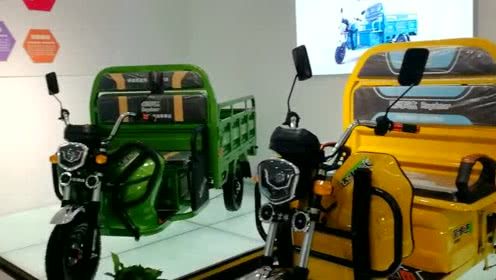 
实拍安徽荣事达电动车展厅，从两轮到三轮、四轮、童车品类非常丰富